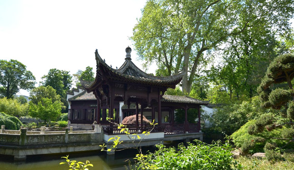 Anschläge auf asiatische Pavillons schnell aufklären