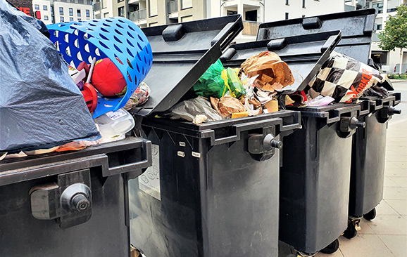 Würstchen in der Gelben Tonne