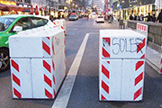 Terrorabwehrsperren künstlerisch verschönern!