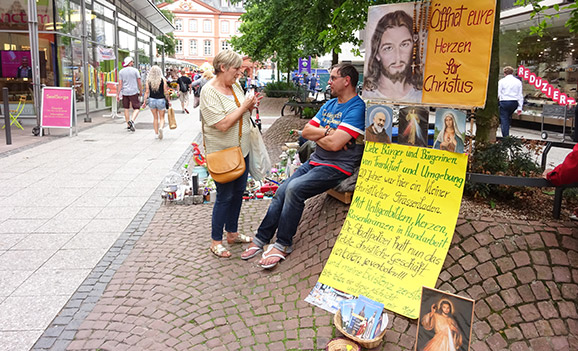 Heiligenzwist vor der Liebfrauenkirche