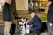 BFF legen Kranz für Frankfurter Bombenopfer nieder