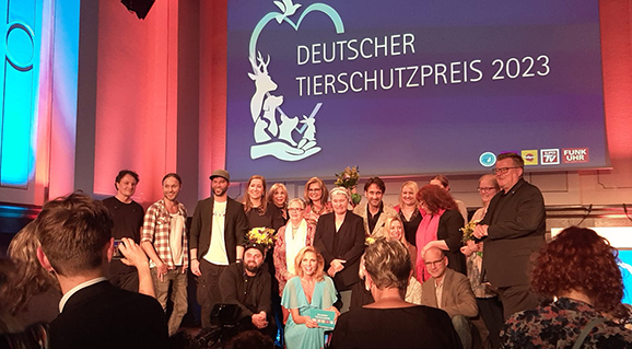 Deutscher Tierschutzpreis für Gudrun Stürmer