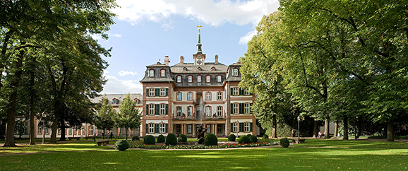 Trauerspiel Bolongaropalast in Höchst