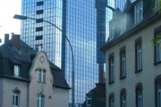 Vernünftiger Kurswechsel auf fragwürdigen Wegen    