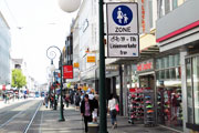 Die Zeil in Frankfurt ist keine reine Fußgängerzone (mehr)