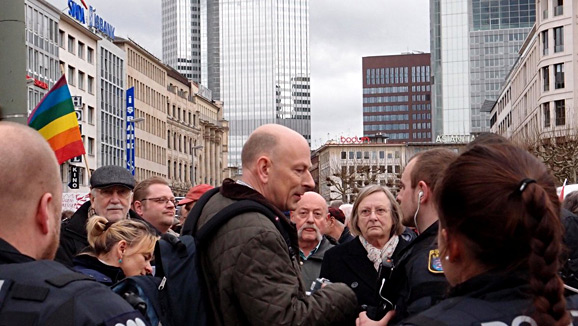 Blockierte Grundrechte sind Niederlage der Demokratie
