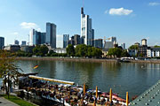 Gefährdet der Merkel-Sarkozy-Plan zehntausende Arbeitsplätze in Frankfurt?
