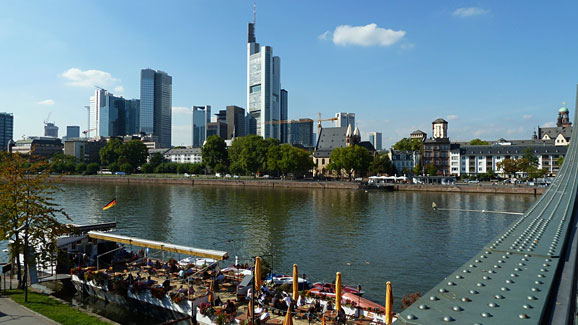 Gefährdet der Merkel-Sarkozy-Plan zehntausende Arbeitsplätze in Frankfurt?