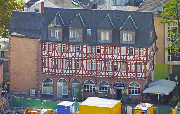 Glaspalast ohne Wettbewerb und Transparenz