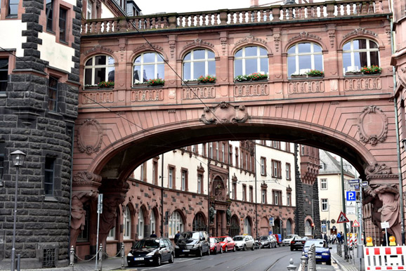 Im Römer beginnt die bleierne Zeit der Gagroko