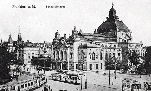 Für die historische Restaurierung des Schauspielhauses