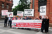„Wir sind hier. Wir sind laut…“