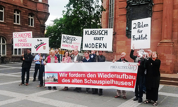 „Wir sind hier. Wir sind laut…“