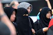 Mit Kopftuch im Hirn: „Islamische Mode“ in Frankfurt